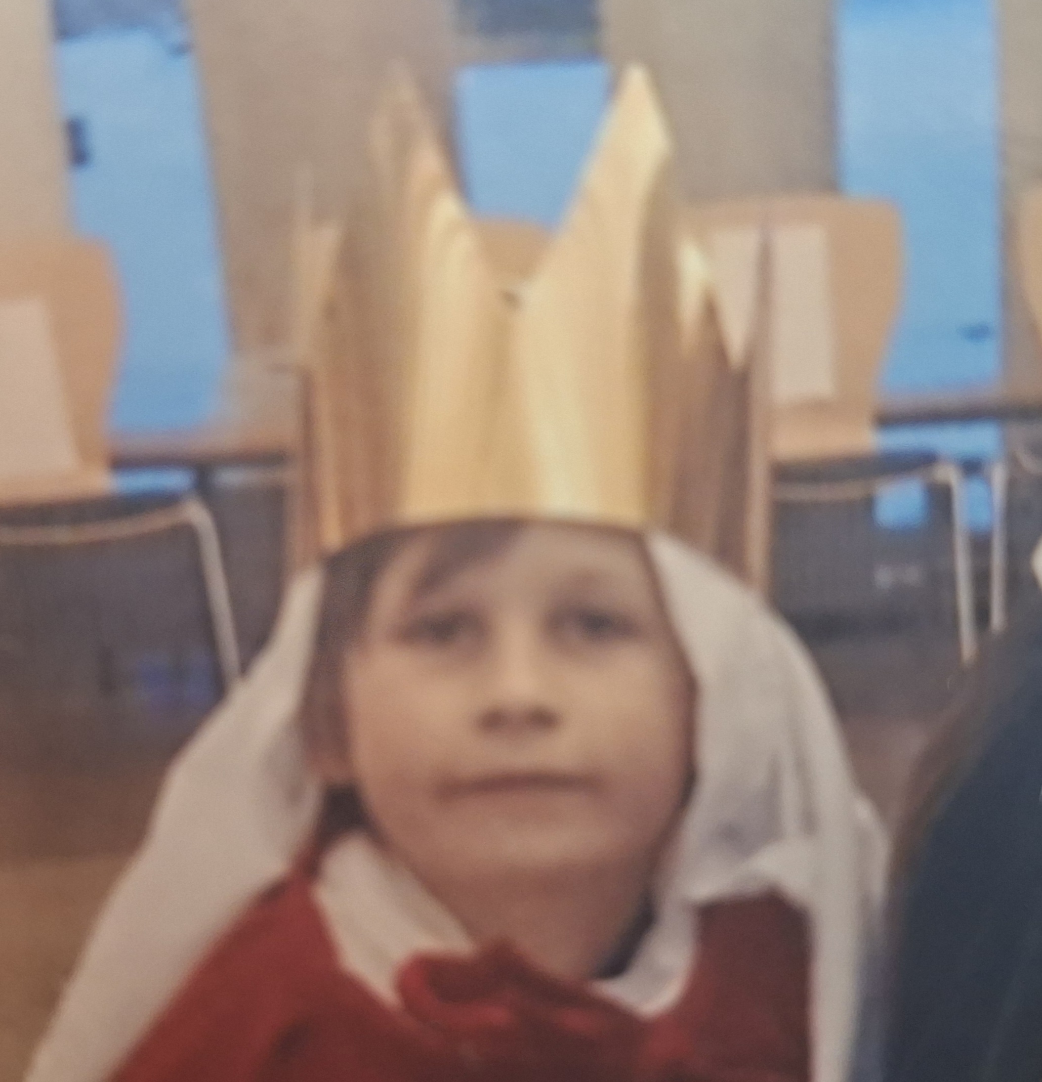Mark als Kind mit einer Papierkrone
